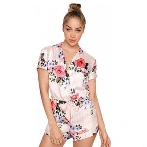 Floral Satin Button Front Short Sleeve Romper
S(4)Size